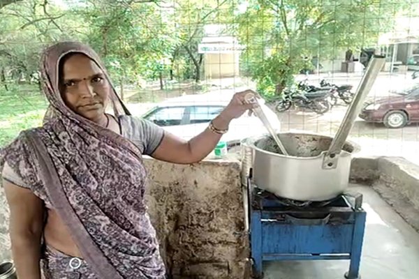 नीमच : महिलाओं के सशक्तिकरण में अहम भूमिका निभा रहा ‘दीदी कैफे’, पीएम मोदी का जताया आभार