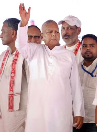 RJD अध्यक्ष लालू यादव का पुराना अंदाज, कहा- भाजपा को नहीं आने देना है