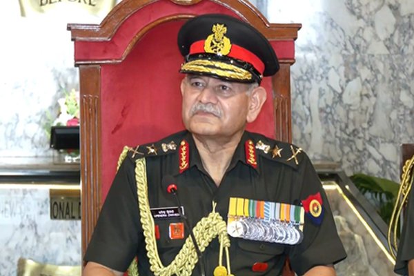 प्रत्येक सैनिक को ड्रोन उड़ाने में सक्षम होना चाहिए, कैडेटों को भविष्य के युद्धक्षेत्रों के लिए प्रशिक्षण दिया जा रहा: सेना प्रमुख